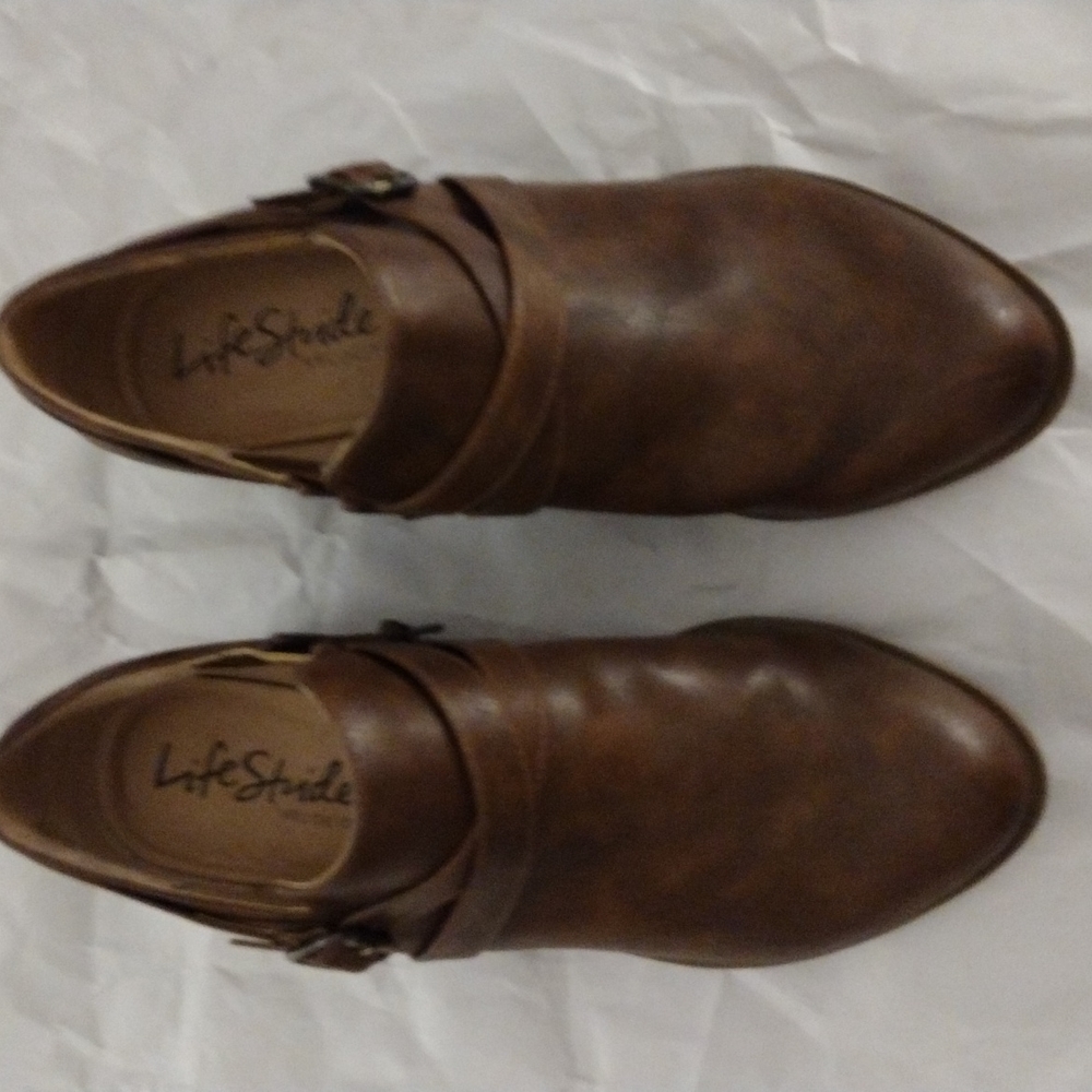 LifeStride Women bootie 8 5 brown